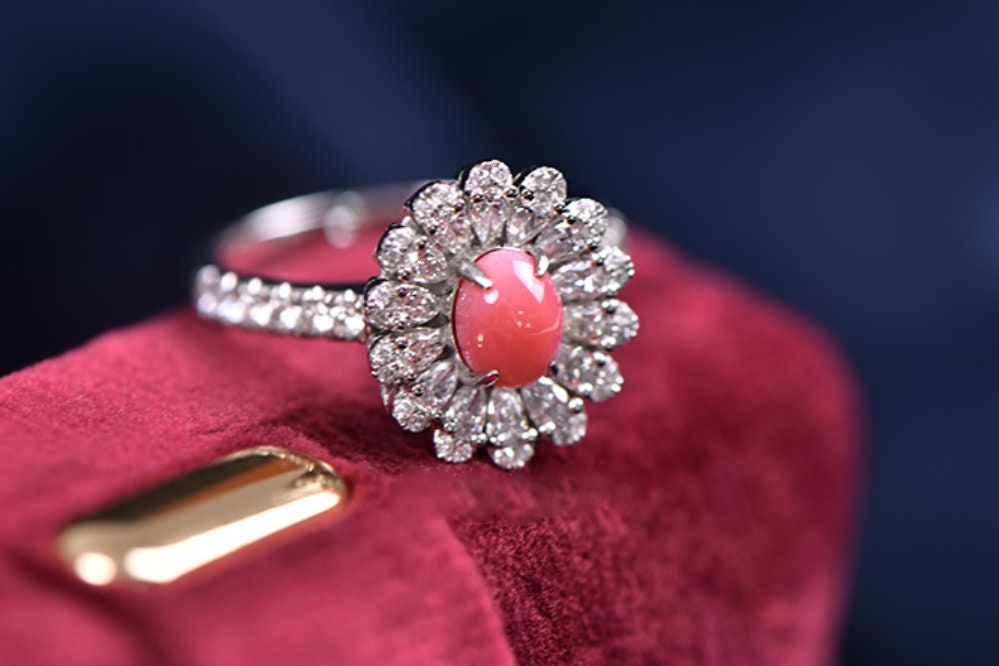 1.41Carat Queen Conch Pearl & White Diamond Ring 18K White Gold Flower Ring, Pearls Strombus Gigas, Engagement Ring Etsy